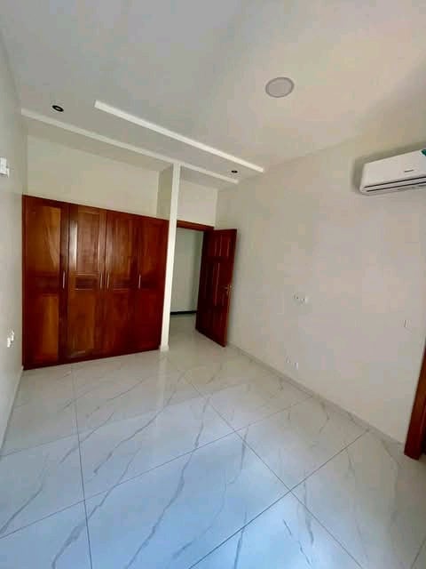 Apartment to rent - Yaoundé, Mfandena, Omnisport - 1 living room(s), 2 bedroom(s), 3 bathroom(s) - 500 000 FCFA / month