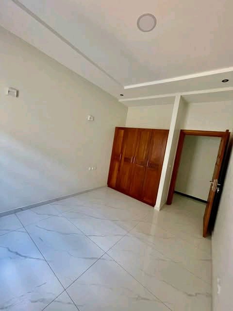 Apartment to rent - Yaoundé, Mfandena, Omnisport - 1 living room(s), 2 bedroom(s), 3 bathroom(s) - 500 000 FCFA / month