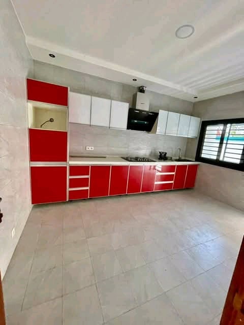 Apartment to rent - Yaoundé, Mfandena, Omnisport - 1 living room(s), 2 bedroom(s), 3 bathroom(s) - 500 000 FCFA / month