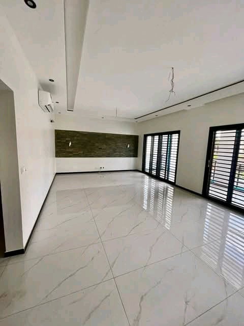 Apartment to rent - Yaoundé, Mfandena, Omnisport - 1 living room(s), 2 bedroom(s), 3 bathroom(s) - 500 000 FCFA / month