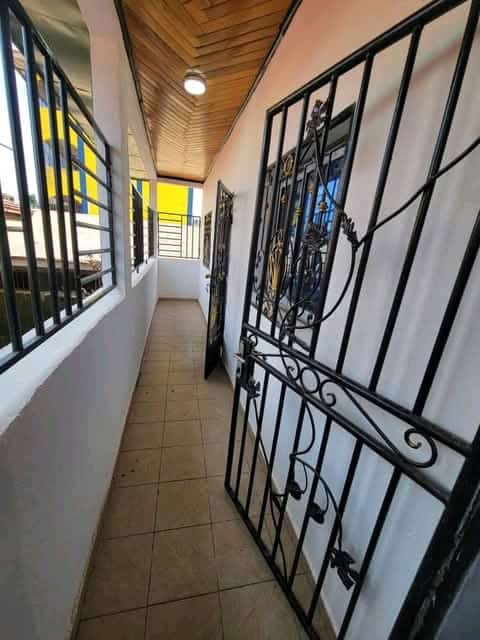 Apartment to rent - Yaoundé, Odza, Plaque L&B - 1 living room(s), 2 bedroom(s), 2 bathroom(s) - 100 000 FCFA / month