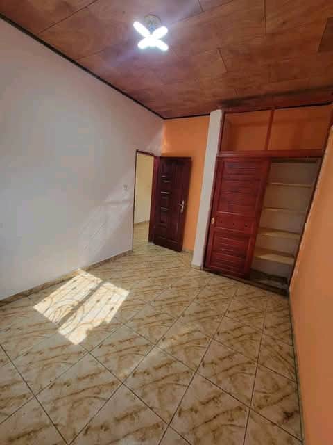 Apartment to rent - Yaoundé, Odza, Plaque L&B - 1 living room(s), 2 bedroom(s), 2 bathroom(s) - 100 000 FCFA / month