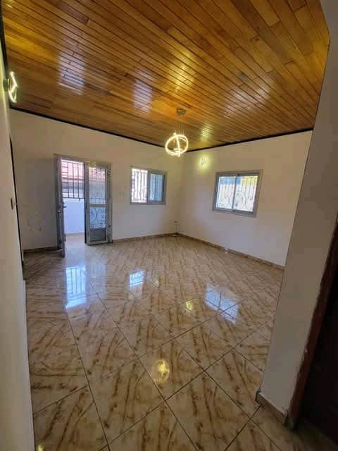 Apartment to rent - Yaoundé, Odza, Plaque L&B - 1 living room(s), 2 bedroom(s), 2 bathroom(s) - 100 000 FCFA / month