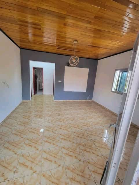 Apartment to rent - Yaoundé, Odza, Plaque L&B - 1 living room(s), 2 bedroom(s), 2 bathroom(s) - 100 000 FCFA / month