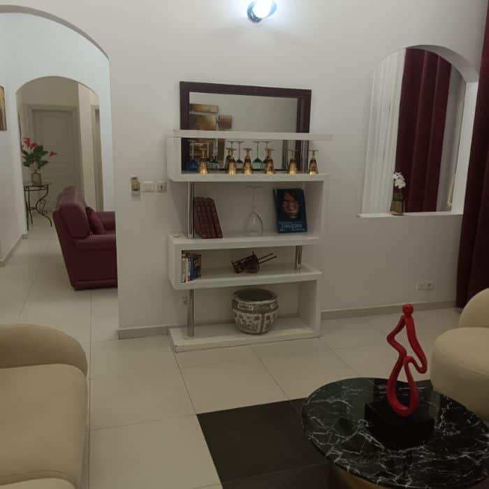 Appartement à louer - Yaoundé, Bastos, Golf - 1 salon(s), 3 chambre(s), 3 salle(s) de bains - 1 800 000 FCFA / mois