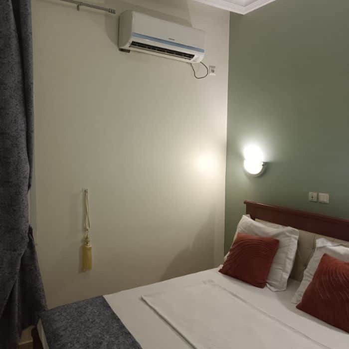 Appartement à louer - Yaoundé, Bastos, Golf - 1 salon(s), 3 chambre(s), 3 salle(s) de bains - 1 800 000 FCFA / mois