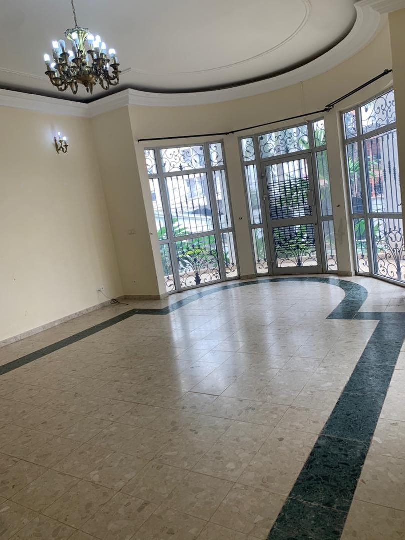 House (Duplex) to rent - Yaoundé, Bastos, GOLF - 2 living room(s), 1 bedroom(s), 4 bathroom(s) - 2 000 000 FCFA / month