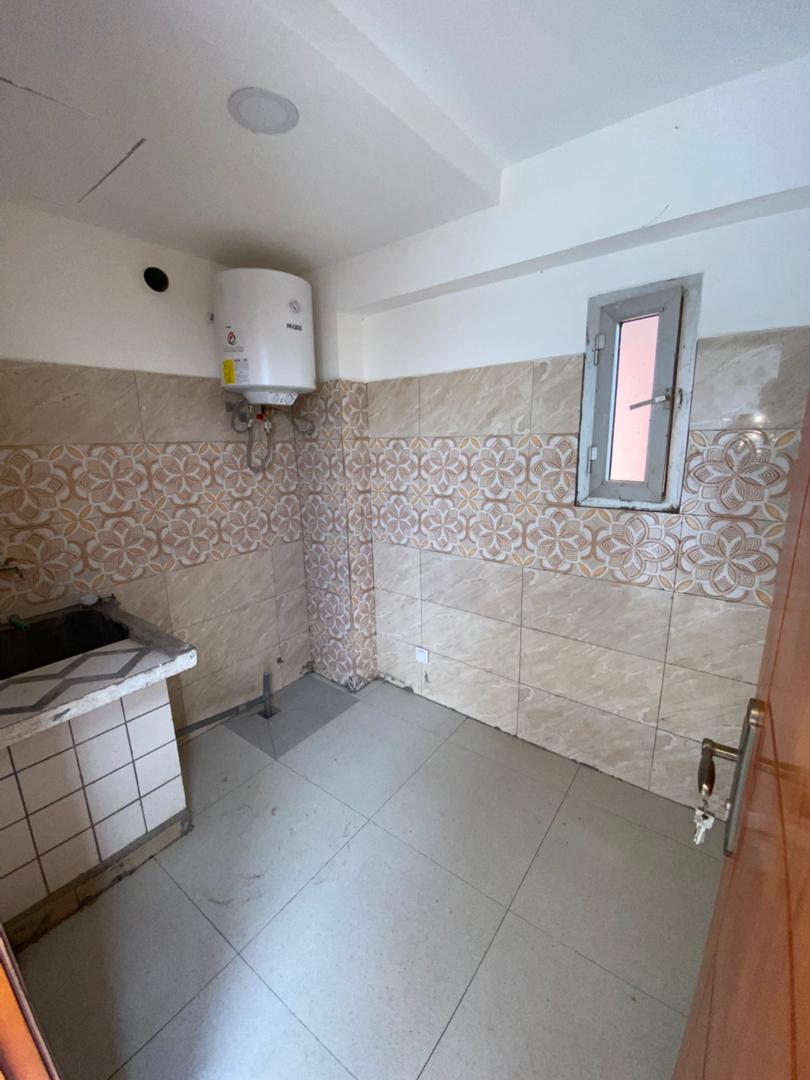 Appartement à louer - Yaoundé, Bastos, Bastos centre - 1 salon(s), 1 chambre(s), 1 salle(s) de bains - 250 000 FCFA / mois