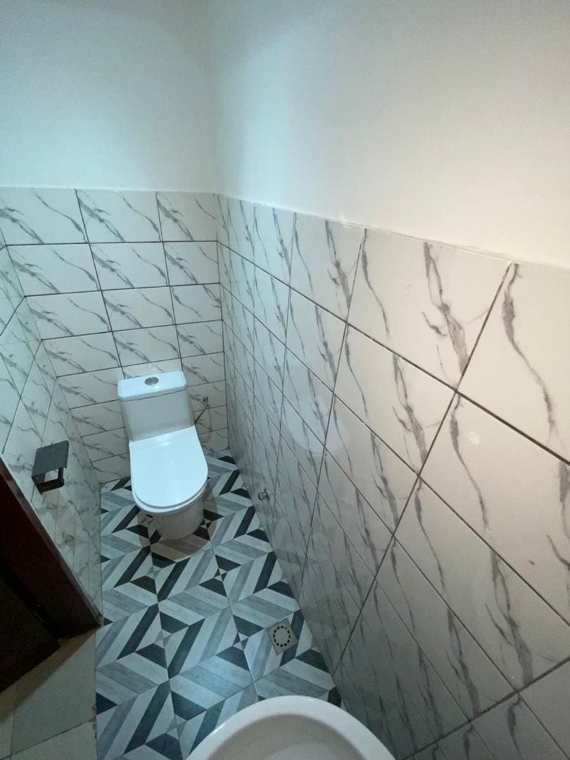 Appartement à louer - Yaoundé, Bastos, Bastos centre - 1 salon(s), 1 chambre(s), 1 salle(s) de bains - 250 000 FCFA / mois