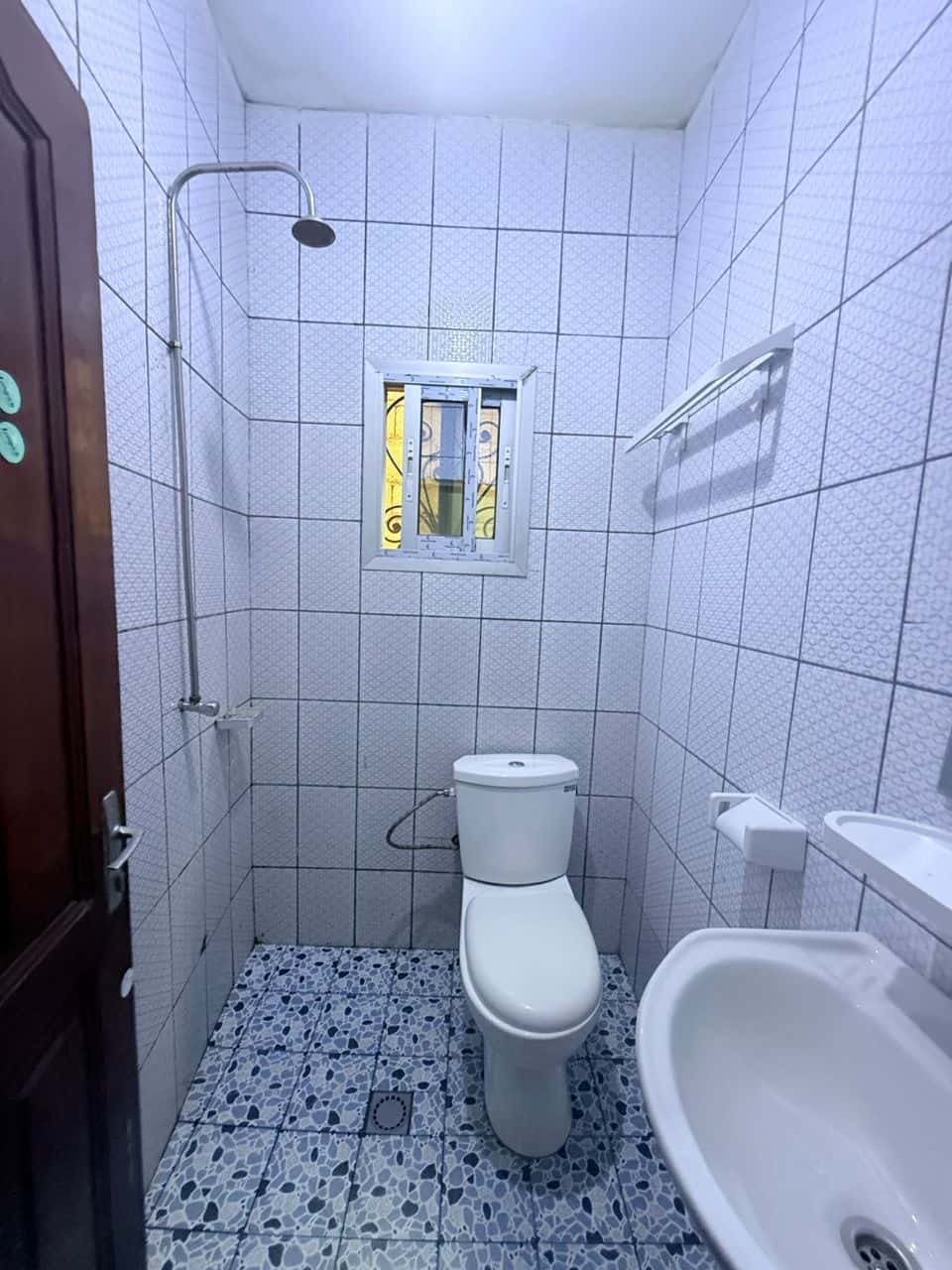 Appartement à louer - Yaoundé, Bastos, Bastos centre - 1 salon(s), 1 chambre(s), 1 salle(s) de bains - 250 000 FCFA / mois