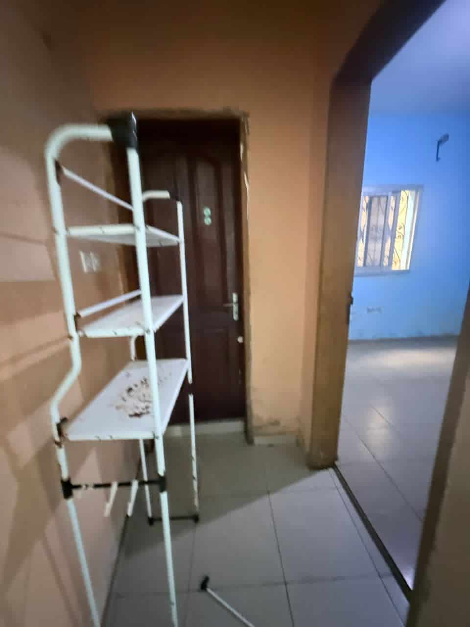 Appartement à louer - Yaoundé, Bastos, Bastos centre - 1 salon(s), 1 chambre(s), 1 salle(s) de bains - 250 000 FCFA / mois