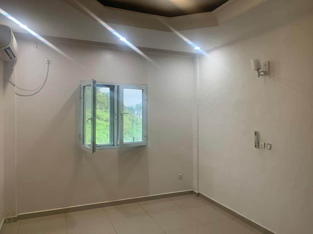 Appartement à louer - Yaoundé, Bastos, Bastos centre - 1 salon(s), 1 chambre(s), 2 salle(s) de bains - 300 000 FCFA / mois