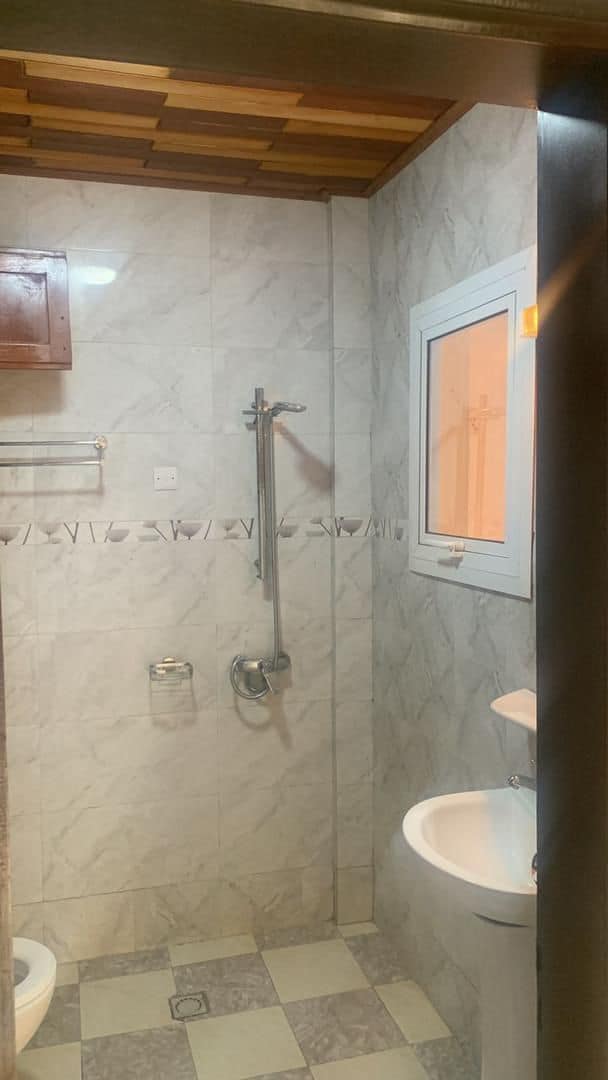 Appartement à louer - Yaoundé, Bastos, Bastos centre - 1 salon(s), 1 chambre(s), 2 salle(s) de bains - 300 000 FCFA / mois