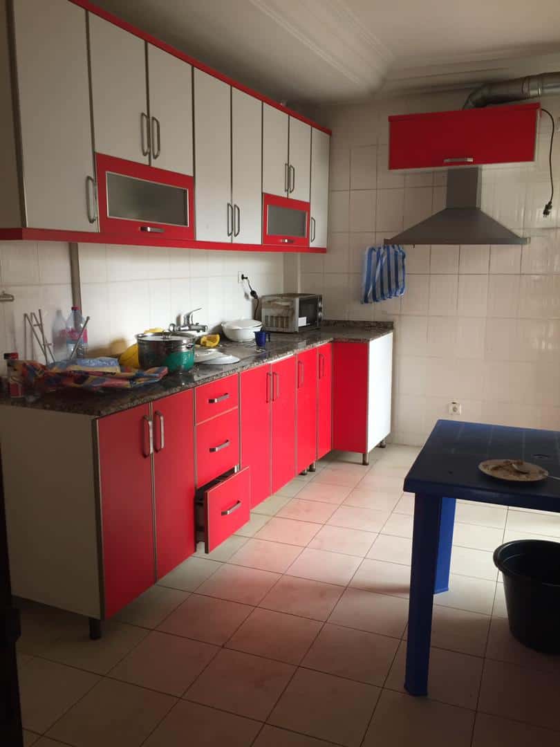 Appartement à louer - Yaoundé, Bastos, Bastos centre - 1 salon(s), 3 chambre(s), 3 salle(s) de bains - 600 000 FCFA / mois