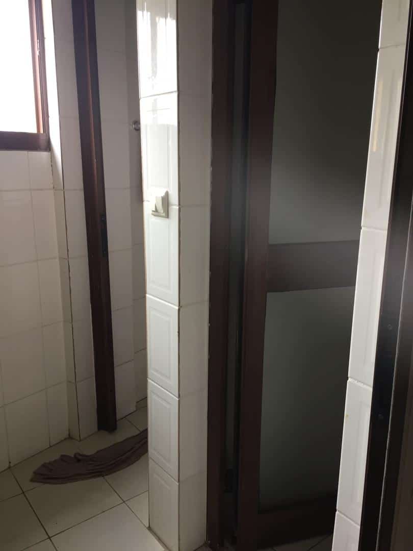 Appartement à louer - Yaoundé, Bastos, Bastos centre - 1 salon(s), 3 chambre(s), 3 salle(s) de bains - 600 000 FCFA / mois