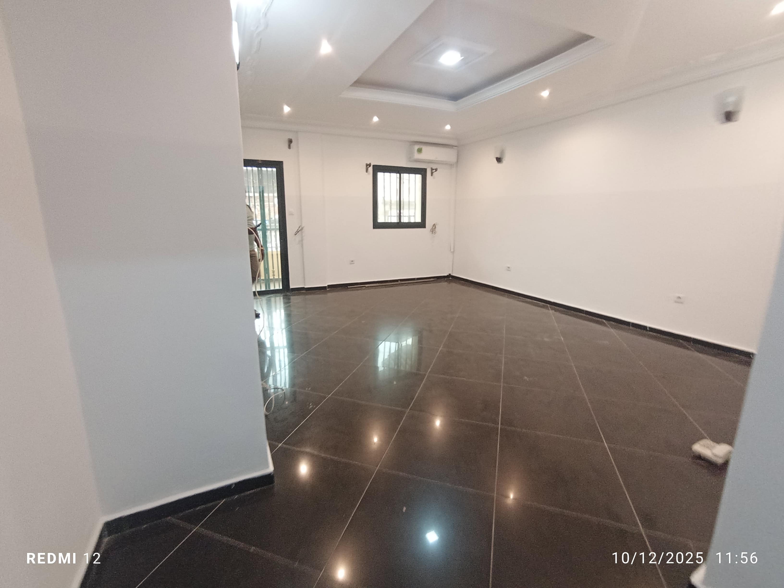 Appartement à louer - Yaoundé, Bastos, DRAGAGE - 1 salon(s), 2 chambre(s), 2 salle(s) de bains - 500 000 FCFA / mois