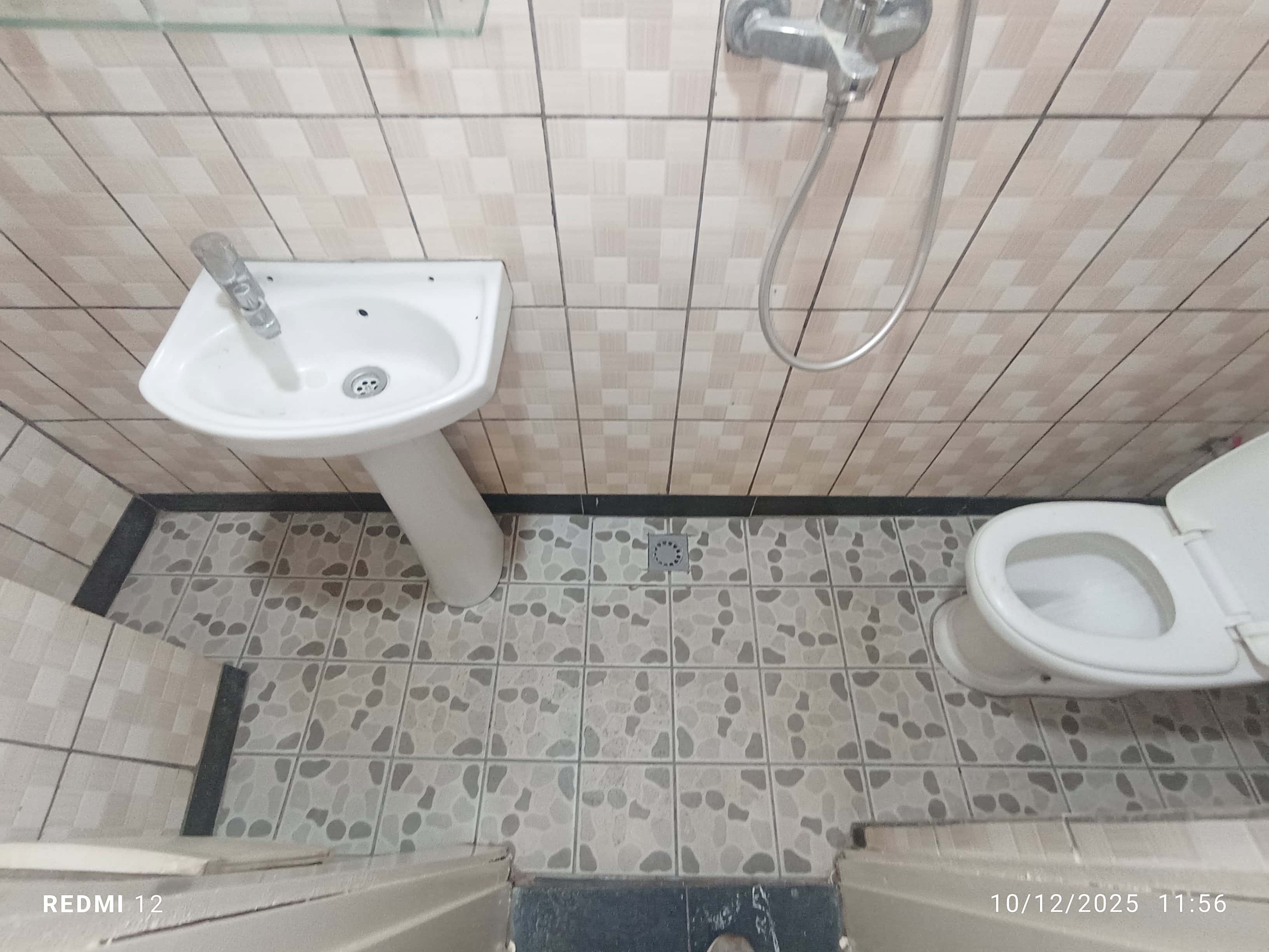 Appartement à louer - Yaoundé, Bastos, DRAGAGE - 1 salon(s), 2 chambre(s), 2 salle(s) de bains - 500 000 FCFA / mois