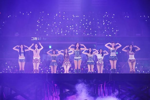 K-pop, 중동과 미국 주요 무대 석권…신앤비 이집트 첫 공연, TWICE 뉴욕 3연공 성공