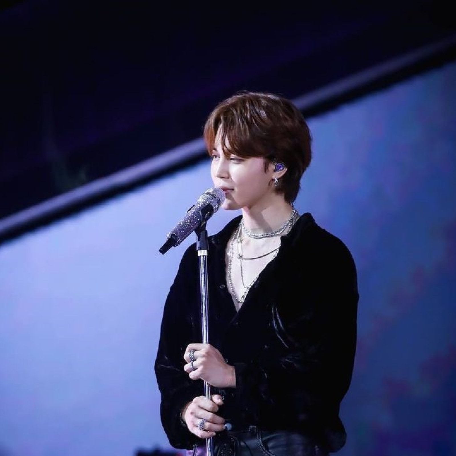 방탄소년단 지민, 3년 연속 '2025 가장 인기 있는 K-팝 아이돌' 선정…빌보드 '핫100' 최장 진입 기록