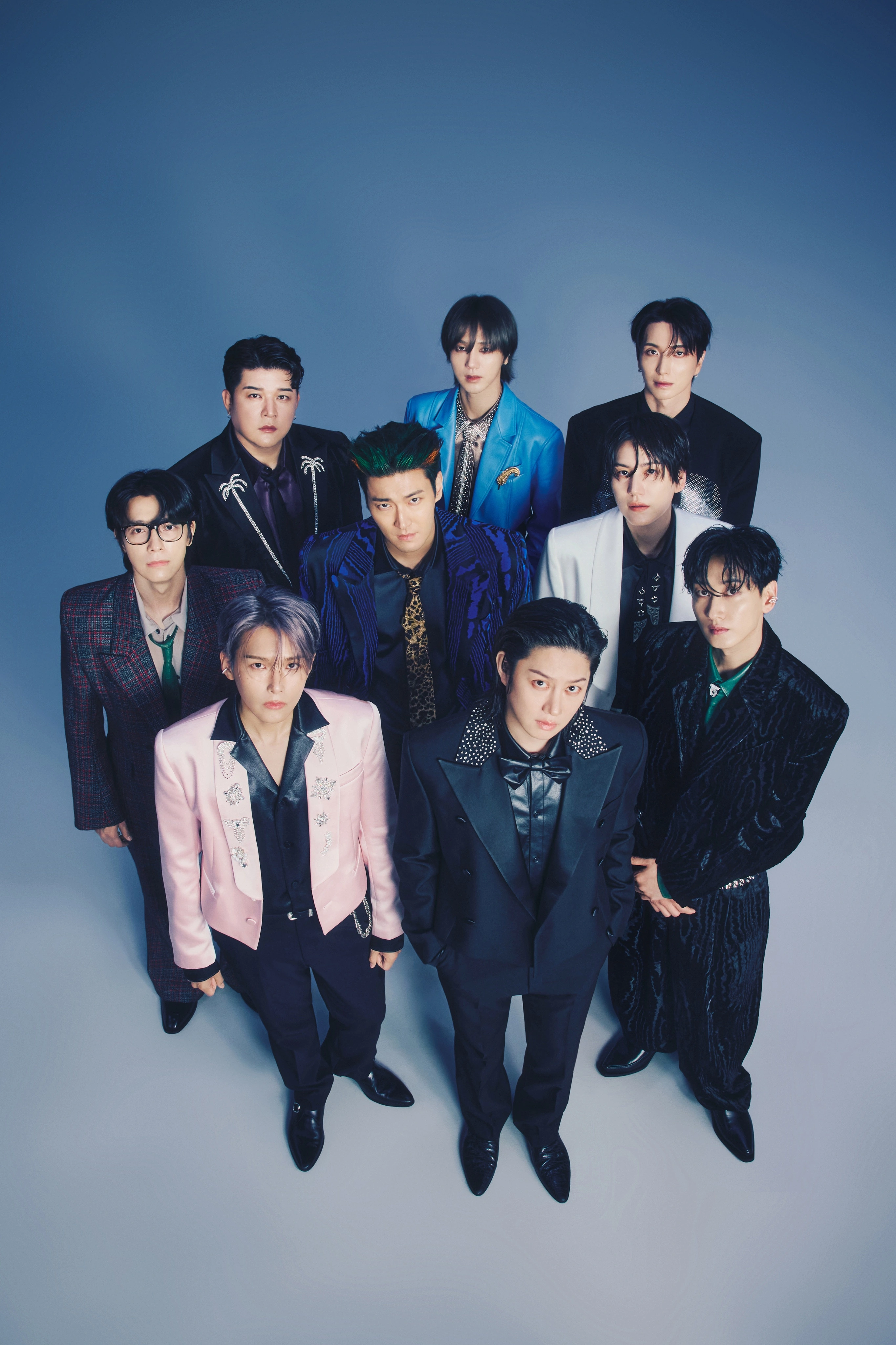 K-POP 산업의 어두운 면: 미성년 착취부터 팬 착취까지 구조적 문제 심각