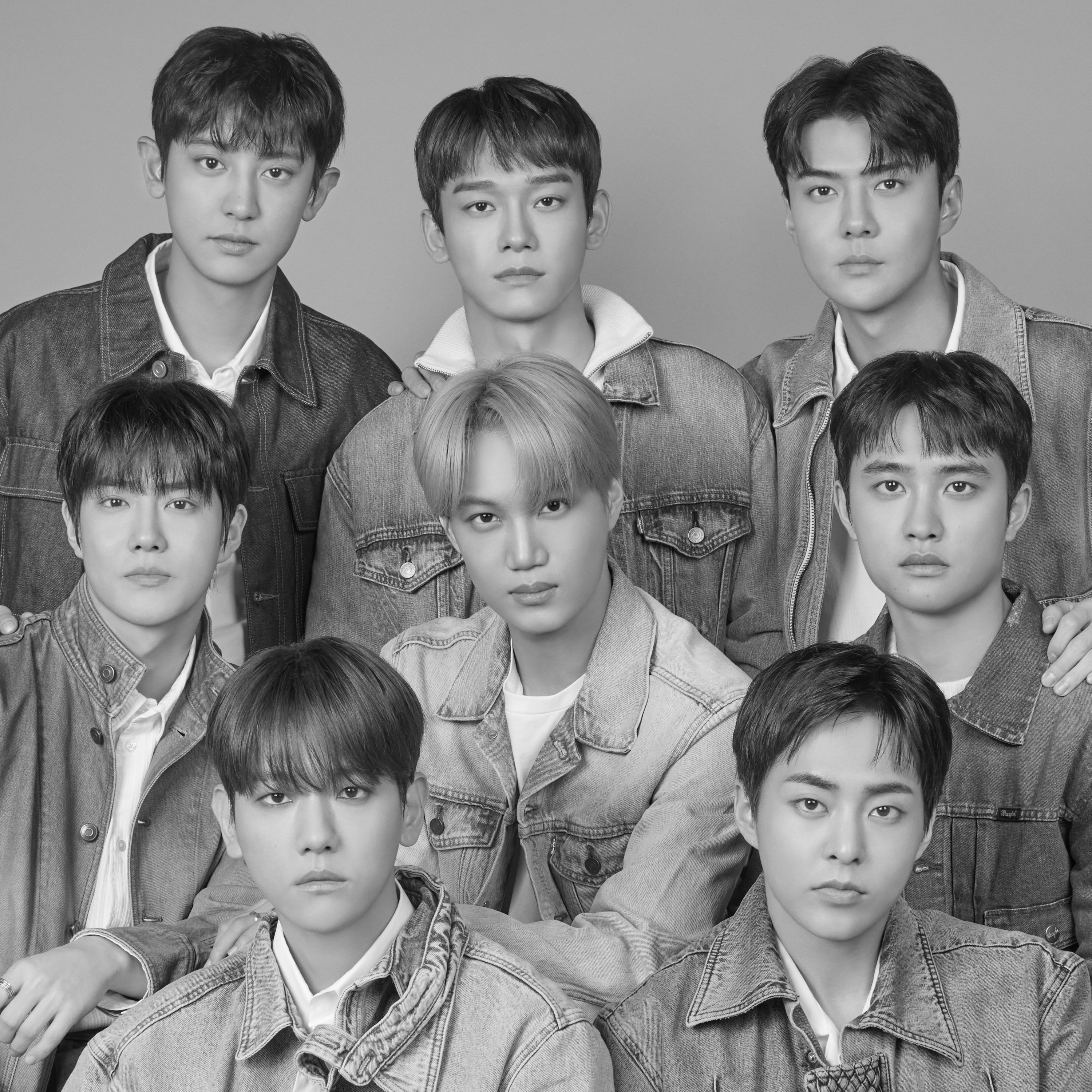 EXO 약 2년 6개월 만에 완전체 컴백, 신곡 '크라운' 즉시 차트 진입