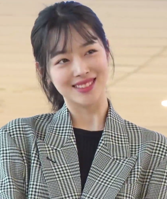 한국 연예산업의 그림자: 과도한 압박과 온라인 악플이 부르는 비극