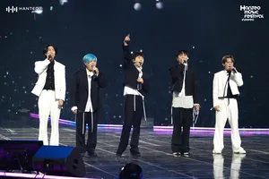 1세대 K-POP 아이돌 H.O.T., 6년 만에 완전체 무대 올려 전설적 위상 재확인
