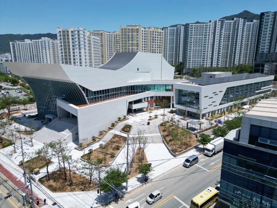 Jinhae Art Hall, Jinhae Art Hall Library