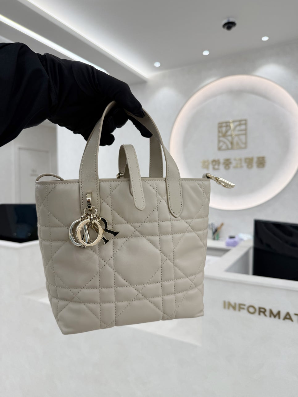 Dior中性竖形小包回收