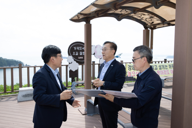 国土交通部长于8月7日考察伽德岛新机场场地