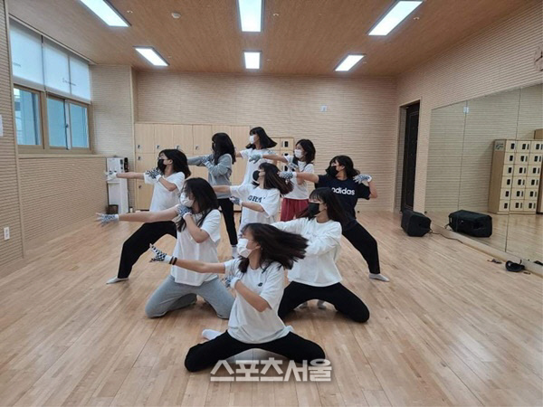 青少年舞蹈练习室
