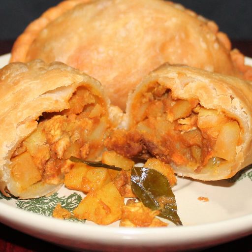 CHICKEN CURRY PUFF / KARIPAP PASTRY