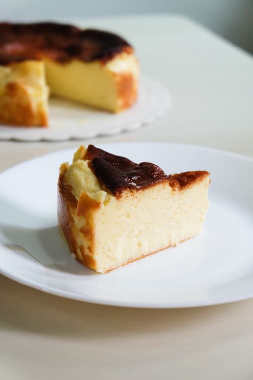 French Vanilla Burnt Cheesecake (White Cardboard Packaging)