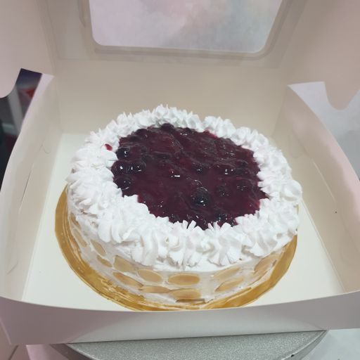 Mixed Berry Cake (800g) Reduced Sugar, Reduced Cream