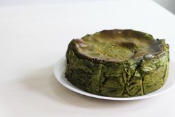 Uji Matcha Burnt Cheesecake (White Cardboard Packaging)