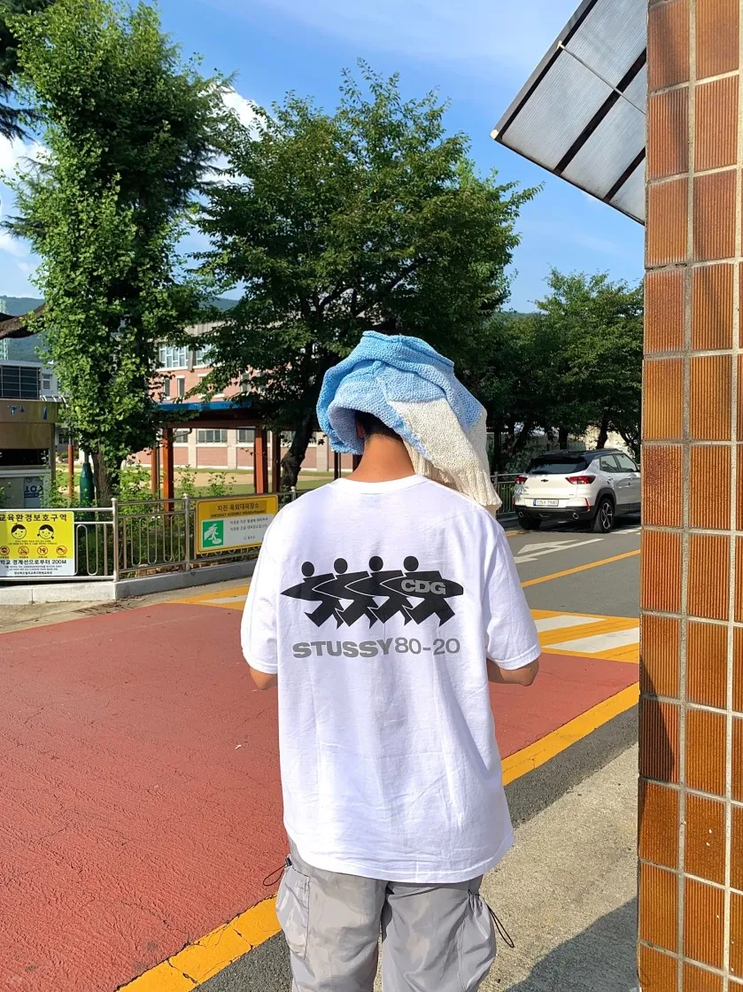 스투시 x CDG 서프맨 티셔츠 화이트 thumbnail 4