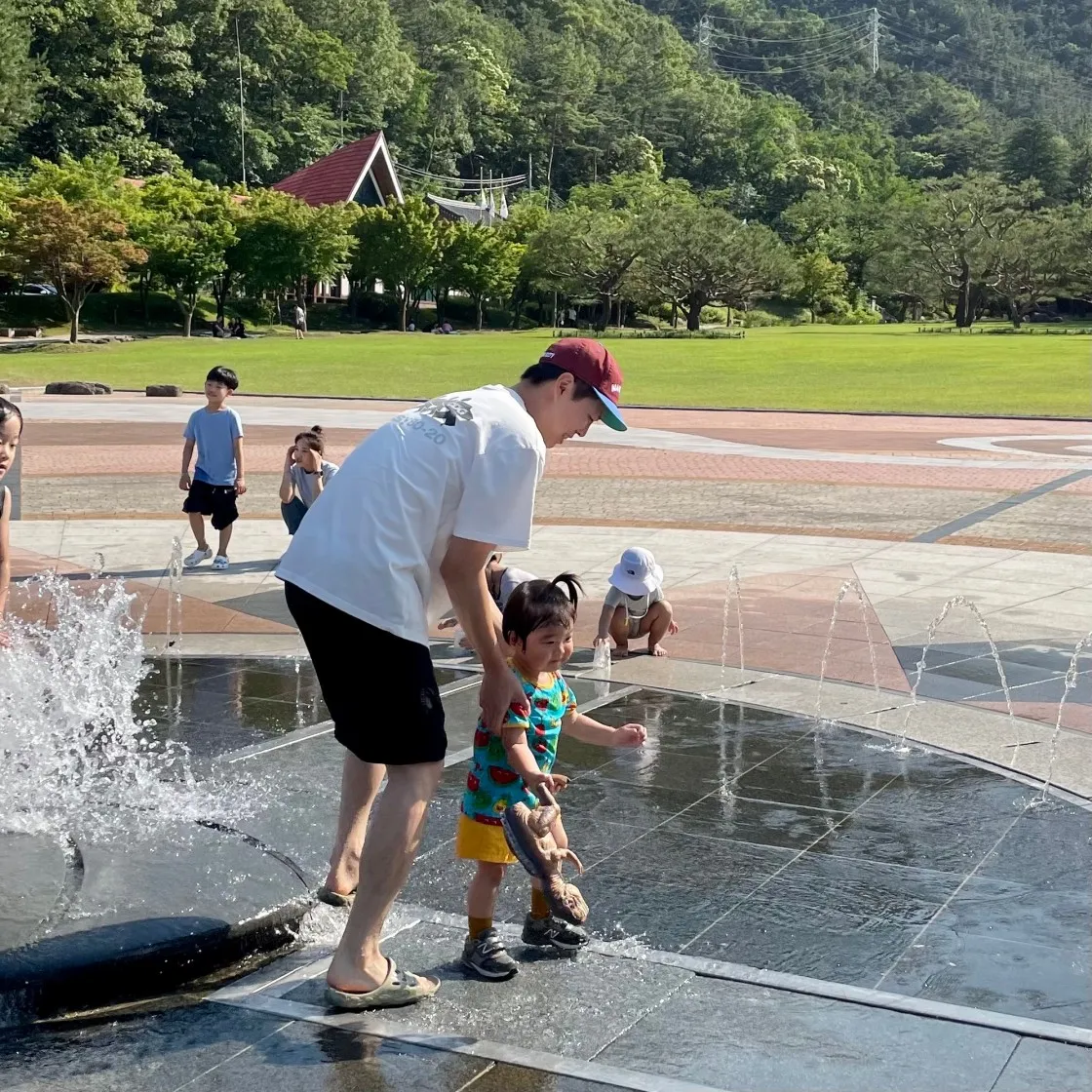 스투시 x CDG 서프맨 티셔츠 화이트 thumbnail 7