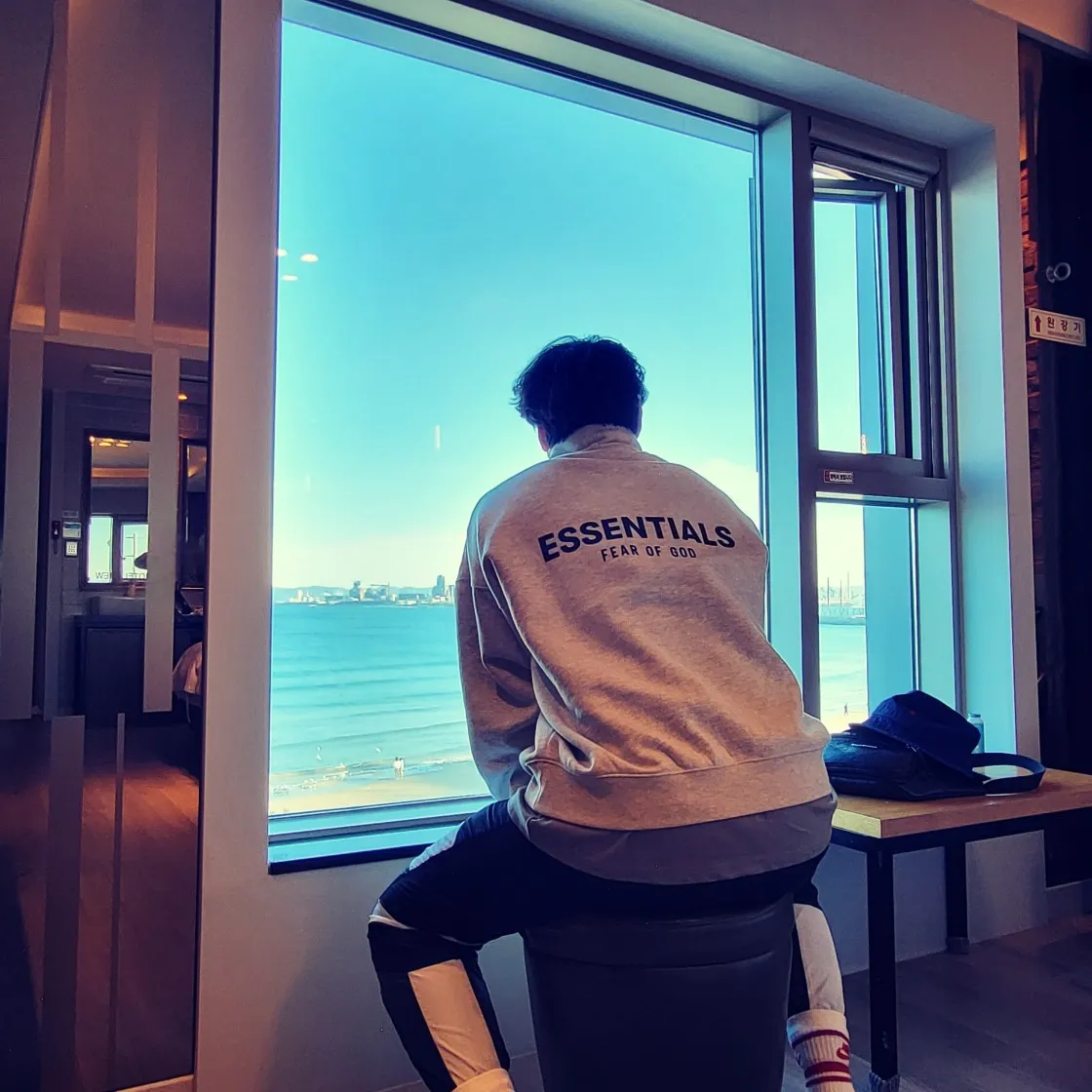 에센셜 3D 실리콘 아플리케 박시 티셔츠 시멘트 - 20FW thumbnail 3