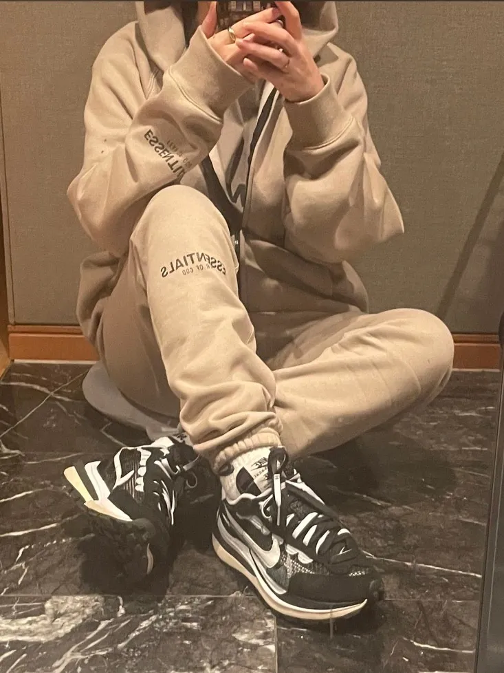 에센셜 3D 실리콘 아플리케 박시 티셔츠 시멘트 - 20FW thumbnail 4