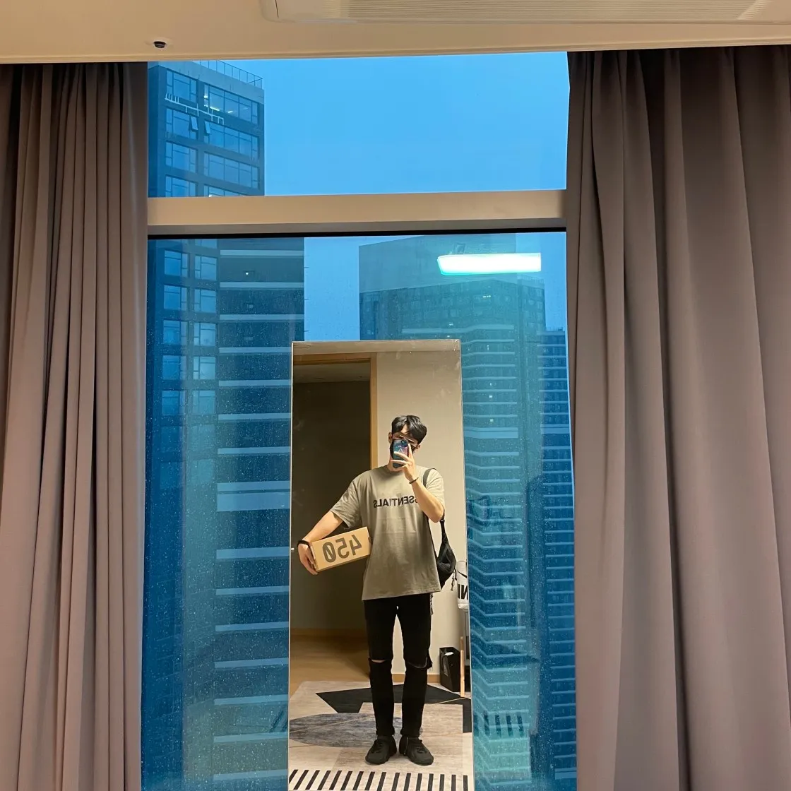 에센셜 3D 실리콘 아플리케 박시 티셔츠 시멘트 - 20FW thumbnail 9