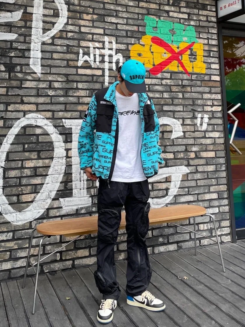 슈프림 퓨추라 로고 티셔츠 화이트 - 20FW thumbnail 2