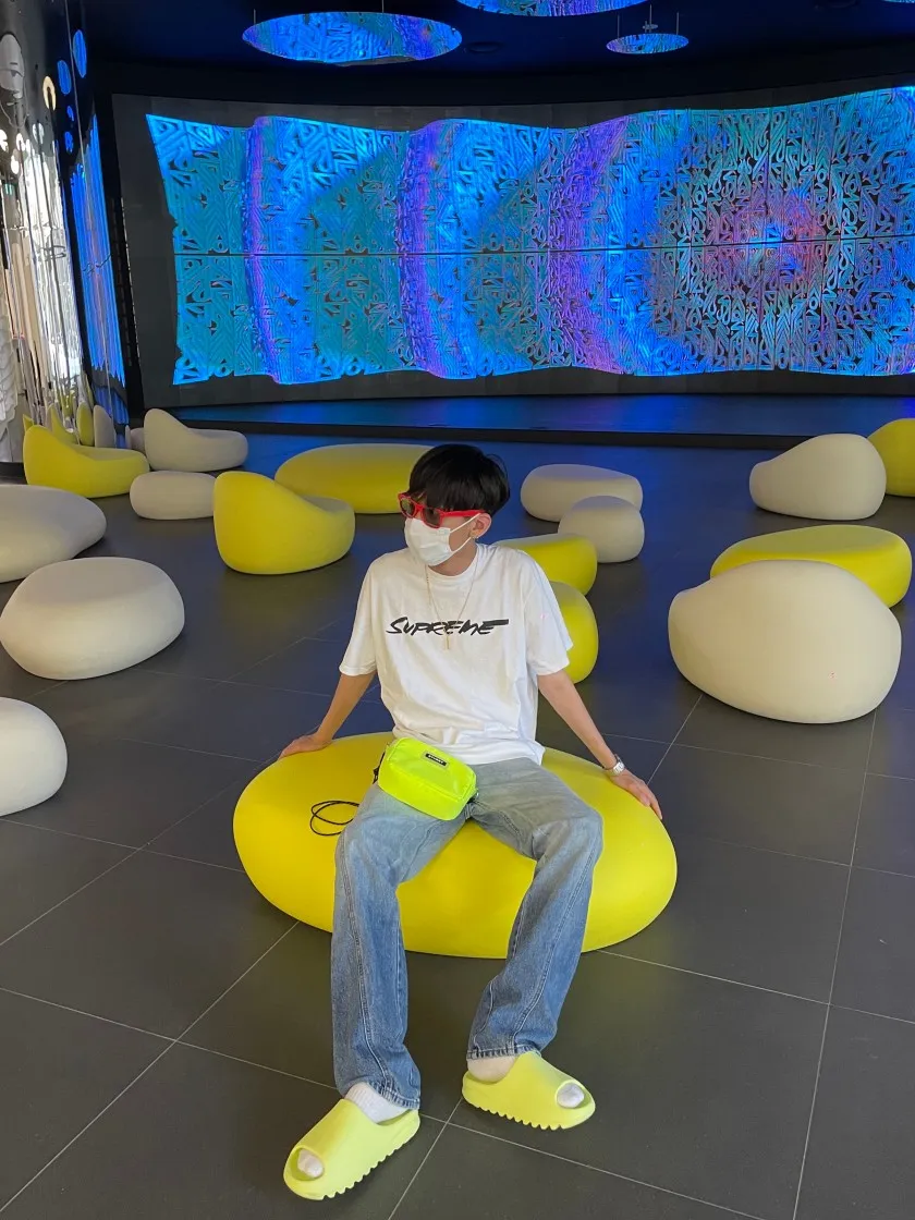 슈프림 퓨추라 로고 티셔츠 화이트 - 20FW thumbnail 3