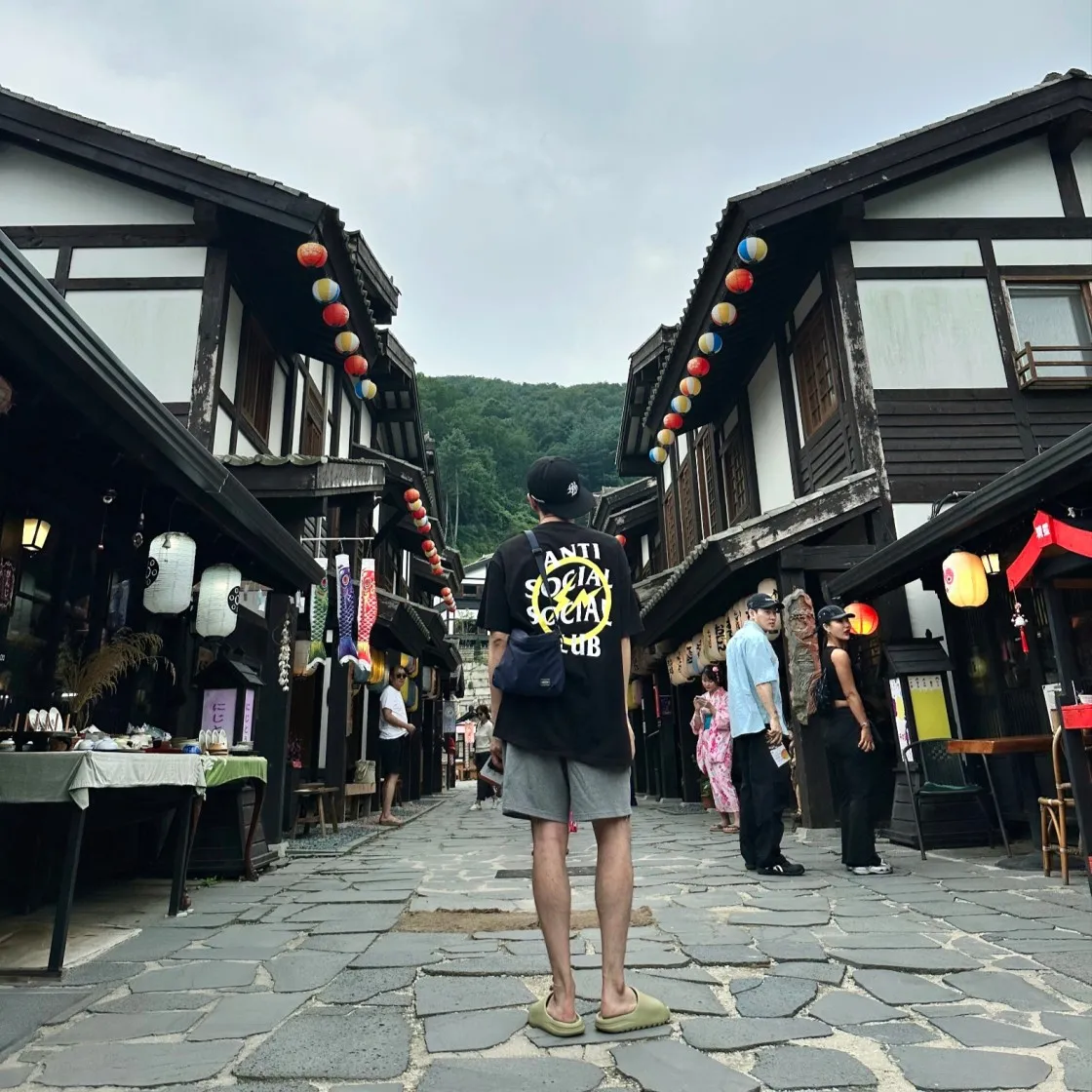 안티 소셜 소셜 클럽 x 프라그먼트 볼트 티셔츠 옐로우 thumbnail 2