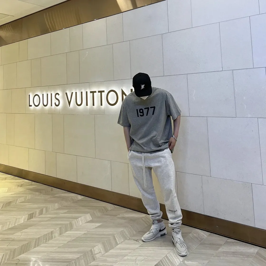 에센셜 1977 티셔츠 다크 오트밀 - 22SS thumbnail 6