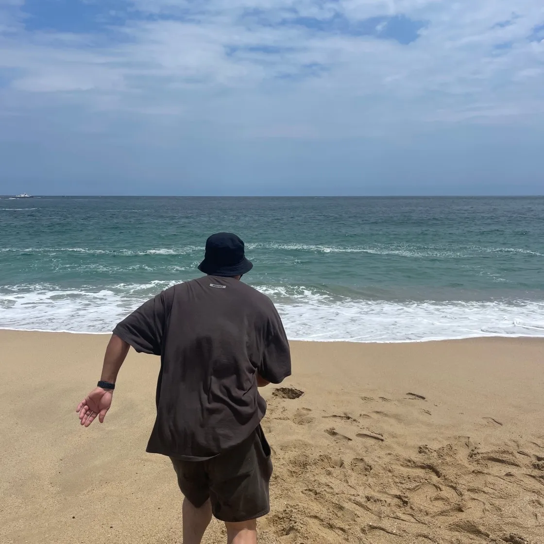 에센셜 3D 실리콘 아플리케 박시 티셔츠 웨더드 블랙 - 20FW thumbnail 3