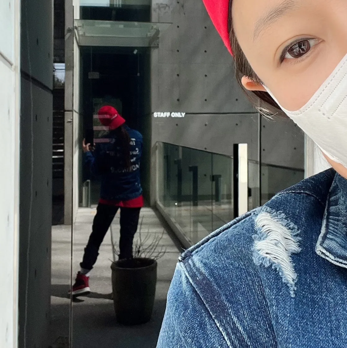 슈프림 x 카우스 초크 로고 티셔츠 레드 - 21SS thumbnail 2