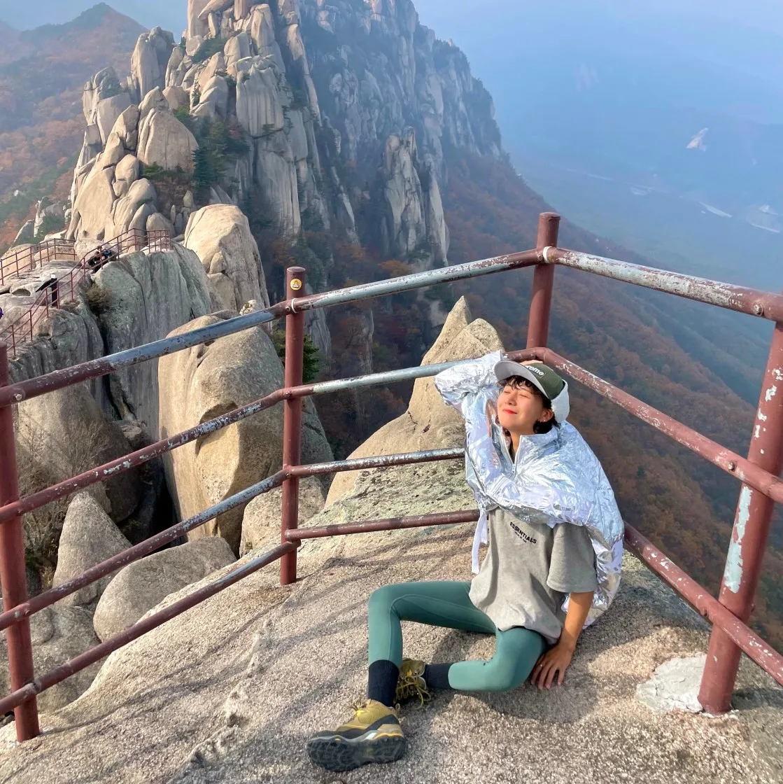 에센셜 더 코어 컬렉션 티셔츠 다크 오트밀 thumbnail 4