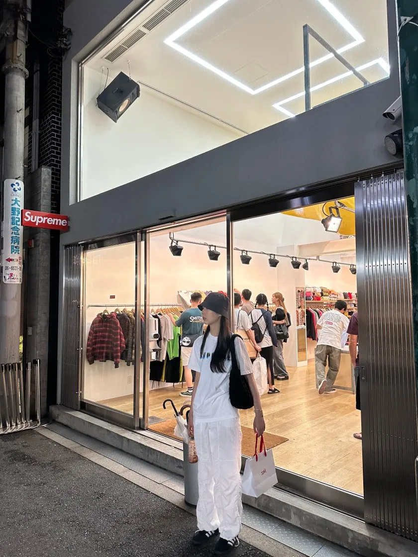 슈프림 고담 티셔츠 화이트 - 23FW thumbnail 9