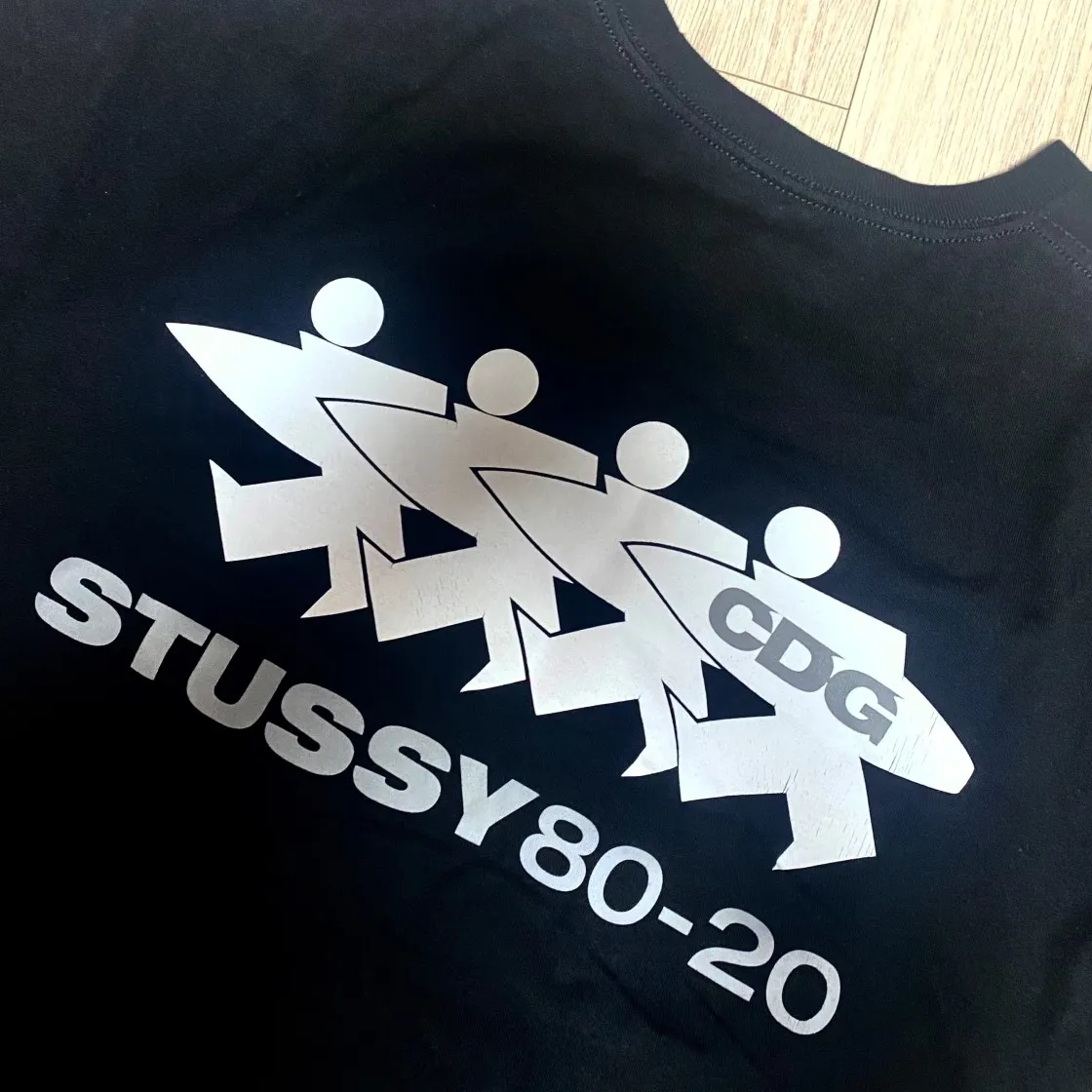 스투시 x CDG 서프맨 티셔츠 블랙 thumbnail 6