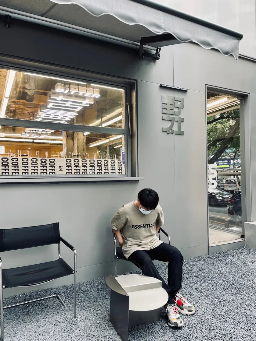 에센셜 3D 실리콘 아플리케 박시 티셔츠 토프 - 20FW thumbnail 6